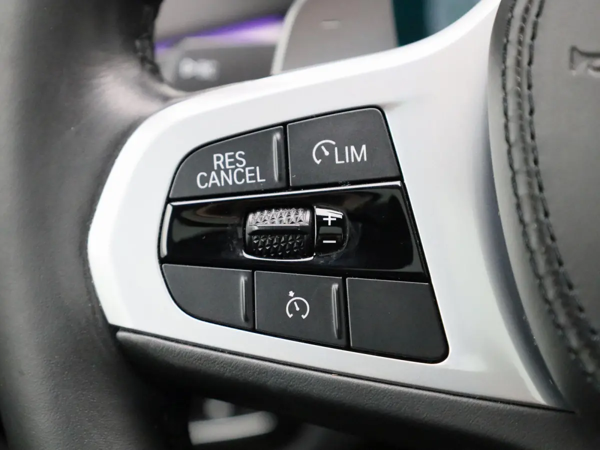 520i High Executive Edition | Automaat | M-Pakket | Apple Carplay / Android Auto | Panoramadak | Achteruitrijcamera | Parkeersensoren | Head-up Display |