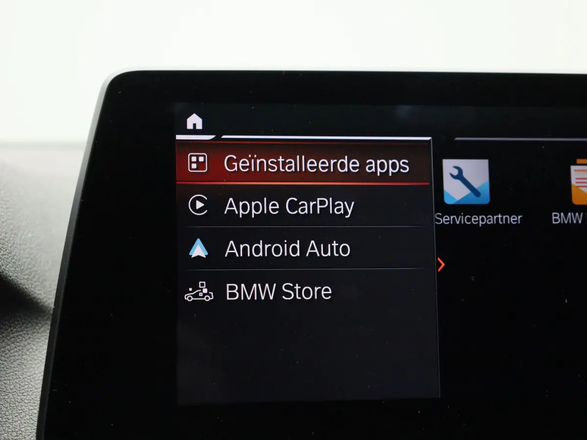 520i High Executive Edition | Automaat | M-Pakket | Apple Carplay / Android Auto | Panoramadak | Achteruitrijcamera | Parkeersensoren | Head-up Display |