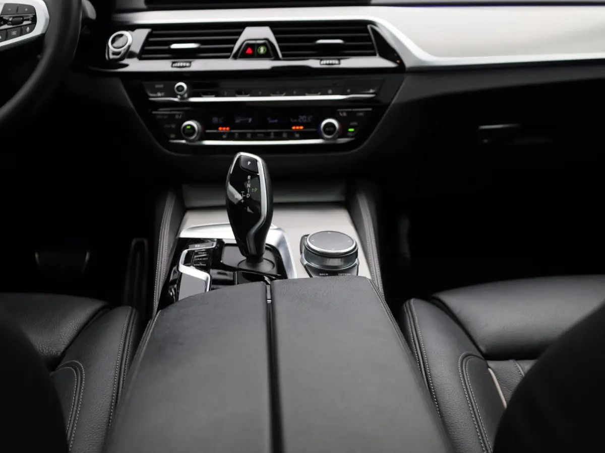 520i High Executive Edition | Automaat | M-Pakket | Apple Carplay / Android Auto | Panoramadak | Achteruitrijcamera | Parkeersensoren | Head-up Display |