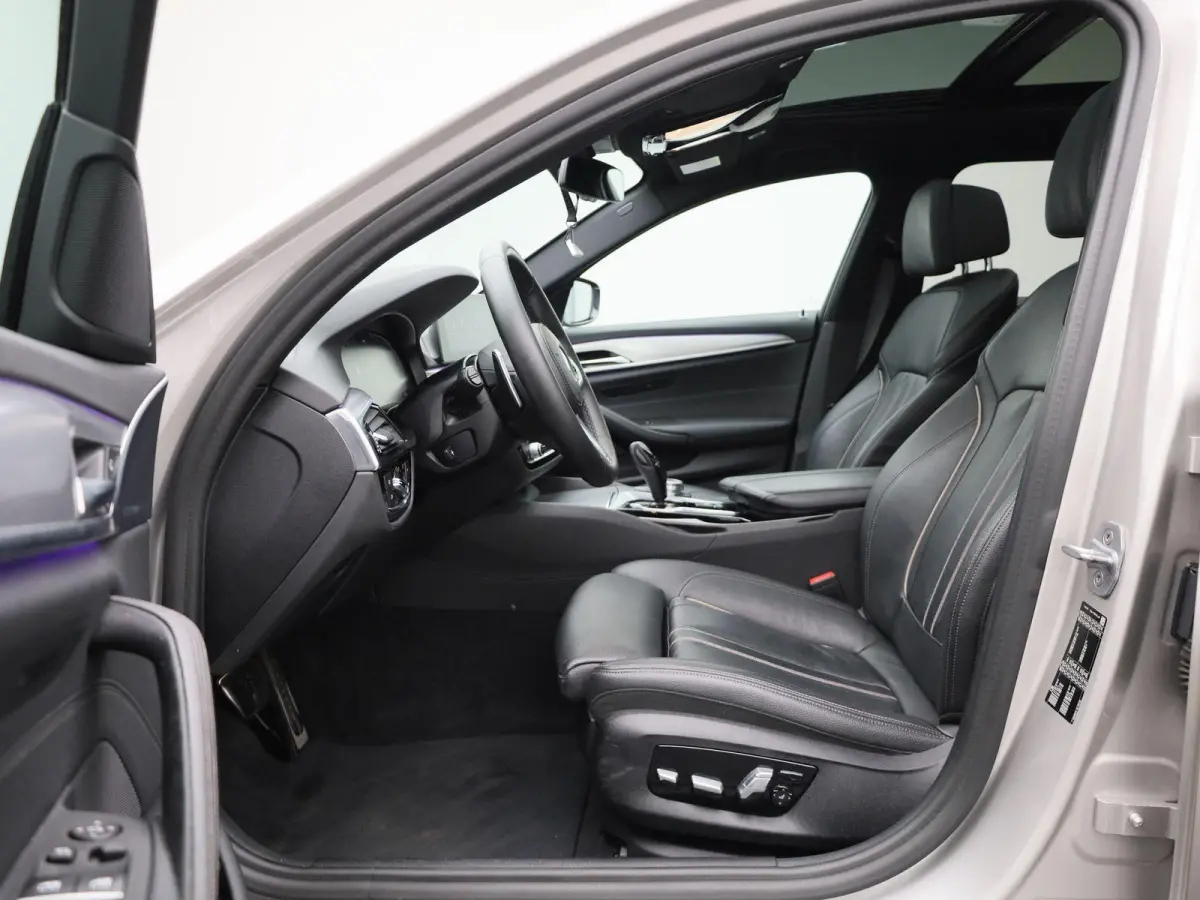 520i High Executive Edition | Automaat | M-Pakket | Apple Carplay / Android Auto | Panoramadak | Achteruitrijcamera | Parkeersensoren | Head-up Display |