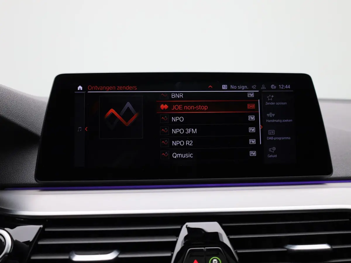 520i High Executive Edition | Automaat | M-Pakket | Apple Carplay / Android Auto | Panoramadak | Achteruitrijcamera | Parkeersensoren | Head-up Display |