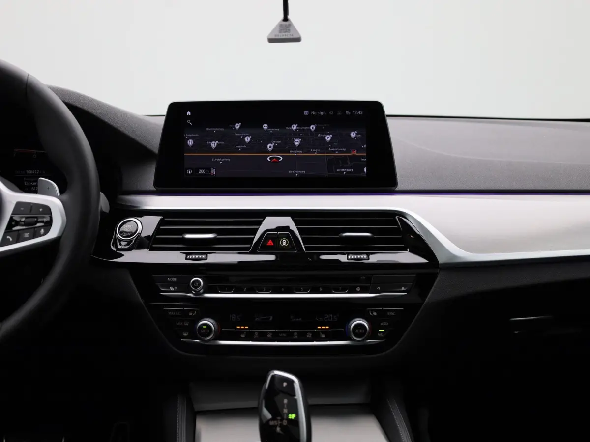 520i High Executive Edition | Automaat | M-Pakket | Apple Carplay / Android Auto | Panoramadak | Achteruitrijcamera | Parkeersensoren | Head-up Display |