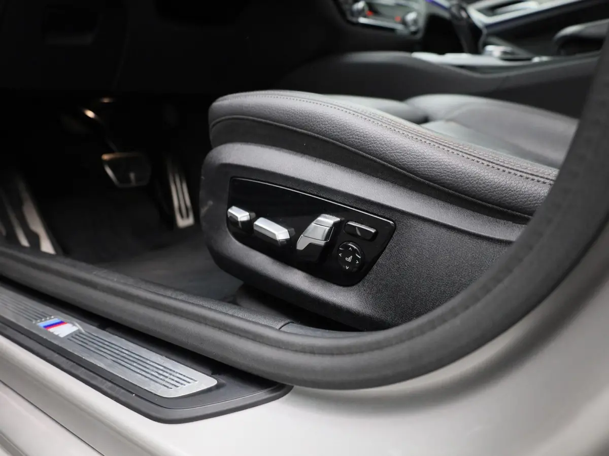 520i High Executive Edition | Automaat | M-Pakket | Apple Carplay / Android Auto | Panoramadak | Achteruitrijcamera | Parkeersensoren | Head-up Display |