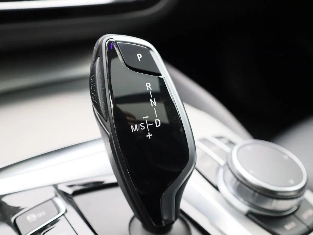 520i High Executive Edition | Automaat | M-Pakket | Apple Carplay / Android Auto | Panoramadak | Achteruitrijcamera | Parkeersensoren | Head-up Display |