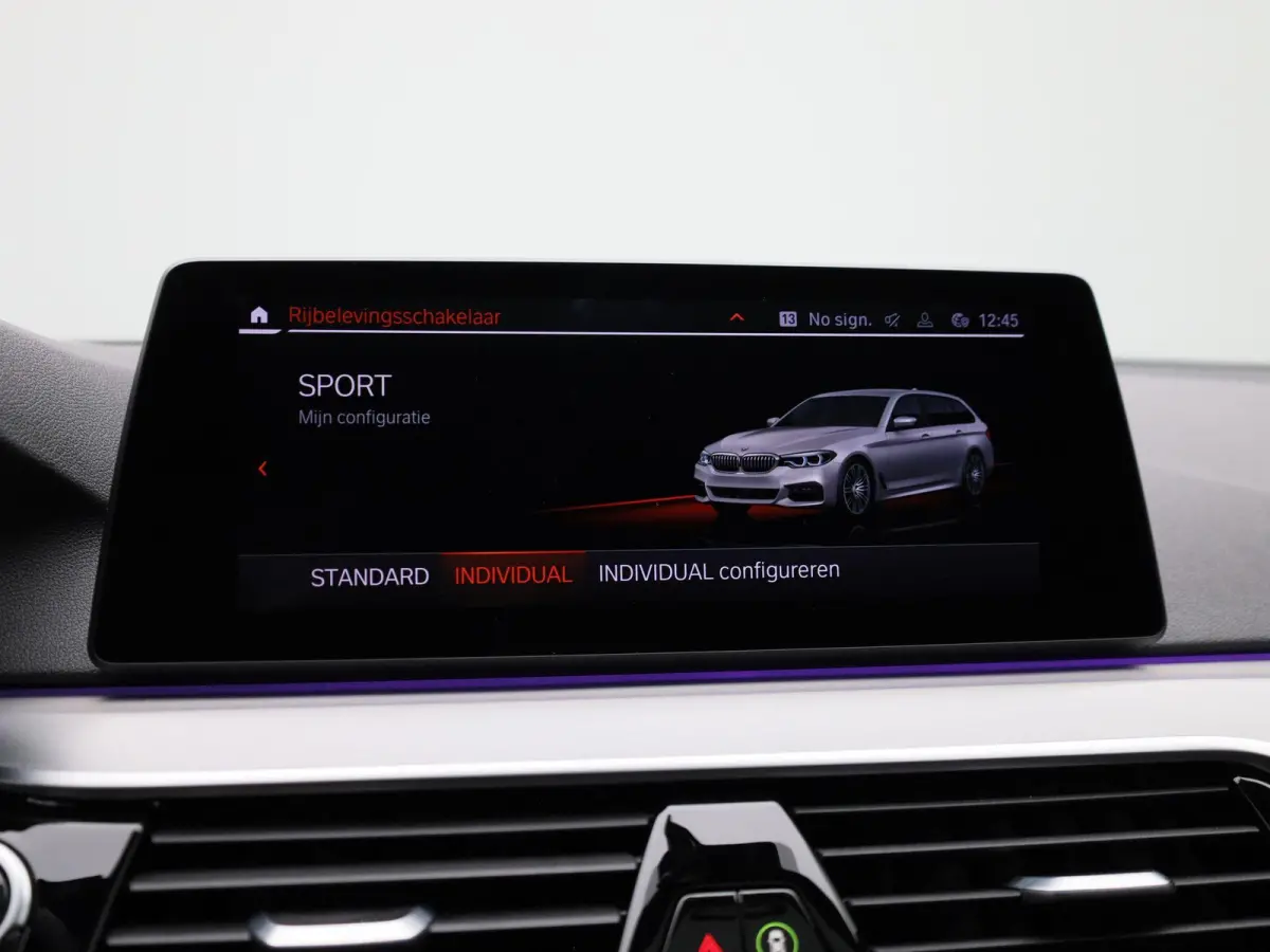 520i High Executive Edition | Automaat | M-Pakket | Apple Carplay / Android Auto | Panoramadak | Achteruitrijcamera | Parkeersensoren | Head-up Display |