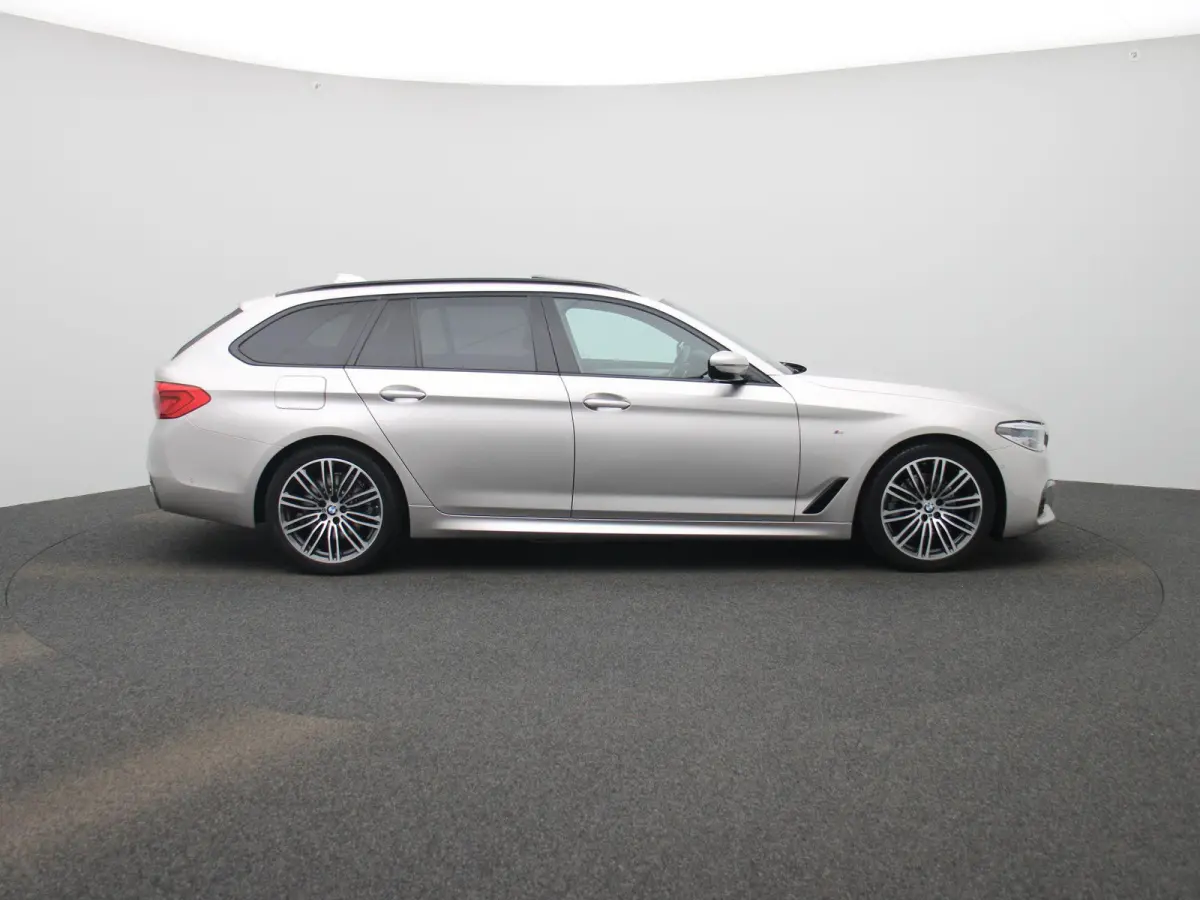 520i High Executive Edition | Automaat | M-Pakket | Apple Carplay / Android Auto | Panoramadak | Achteruitrijcamera | Parkeersensoren | Head-up Display |
