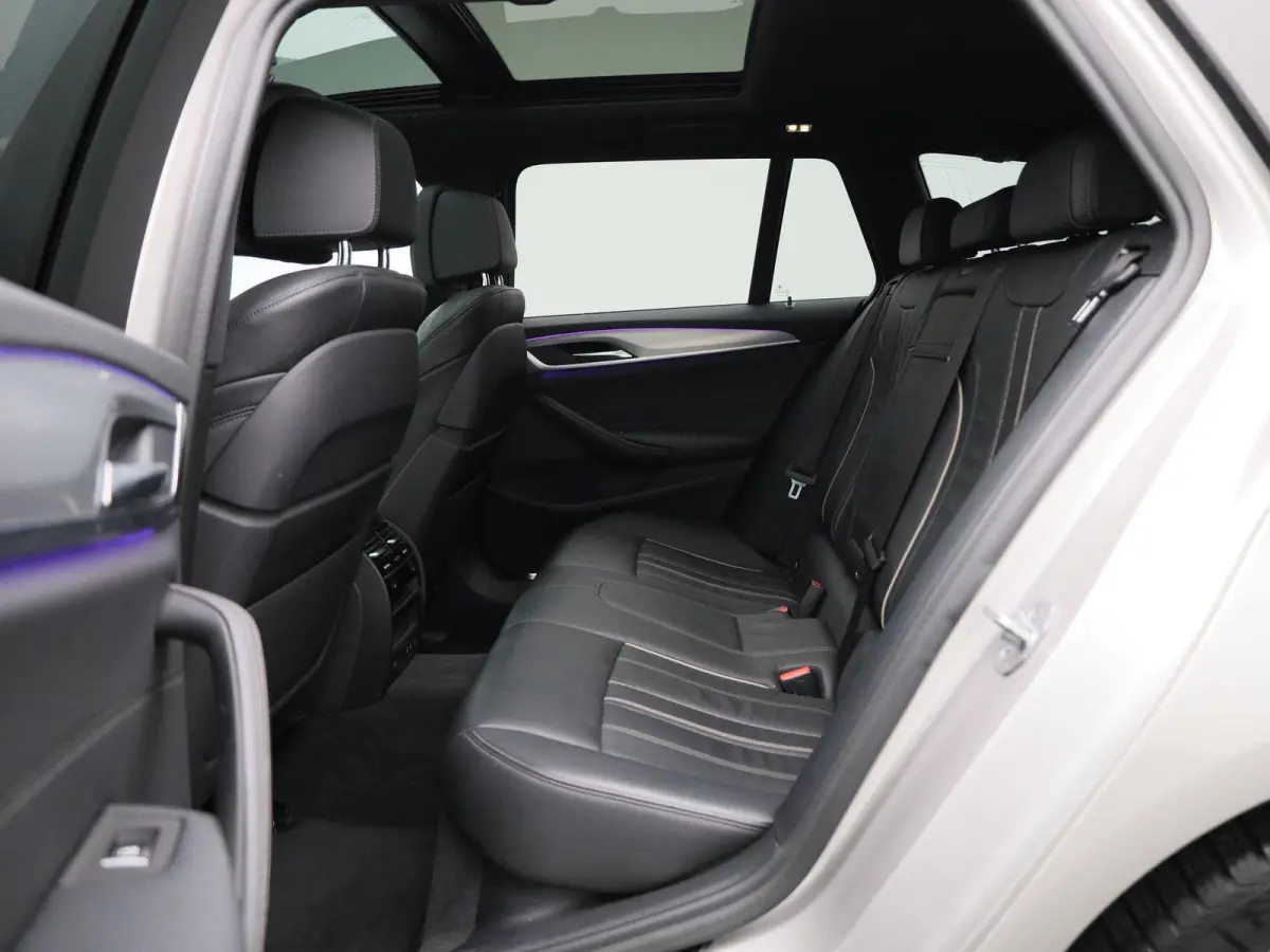 520i High Executive Edition | Automaat | M-Pakket | Apple Carplay / Android Auto | Panoramadak | Achteruitrijcamera | Parkeersensoren | Head-up Display |