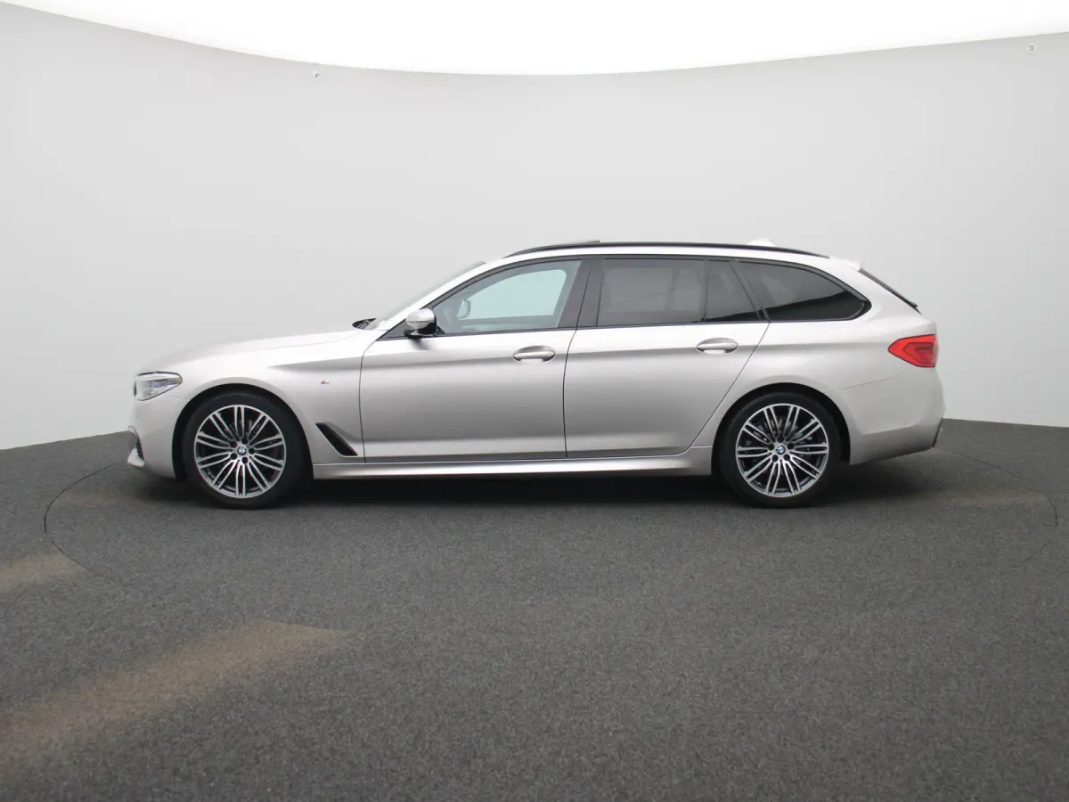 520i High Executive Edition | Automaat | M-Pakket | Apple Carplay / Android Auto | Panoramadak | Achteruitrijcamera | Parkeersensoren | Head-up Display |