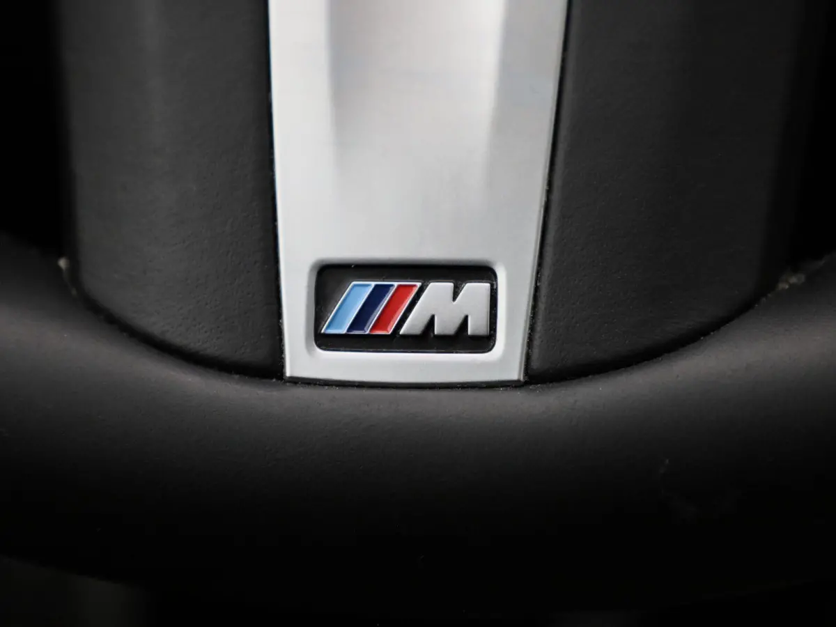 520i High Executive Edition | Automaat | M-Pakket | Apple Carplay / Android Auto | Panoramadak | Achteruitrijcamera | Parkeersensoren | Head-up Display |