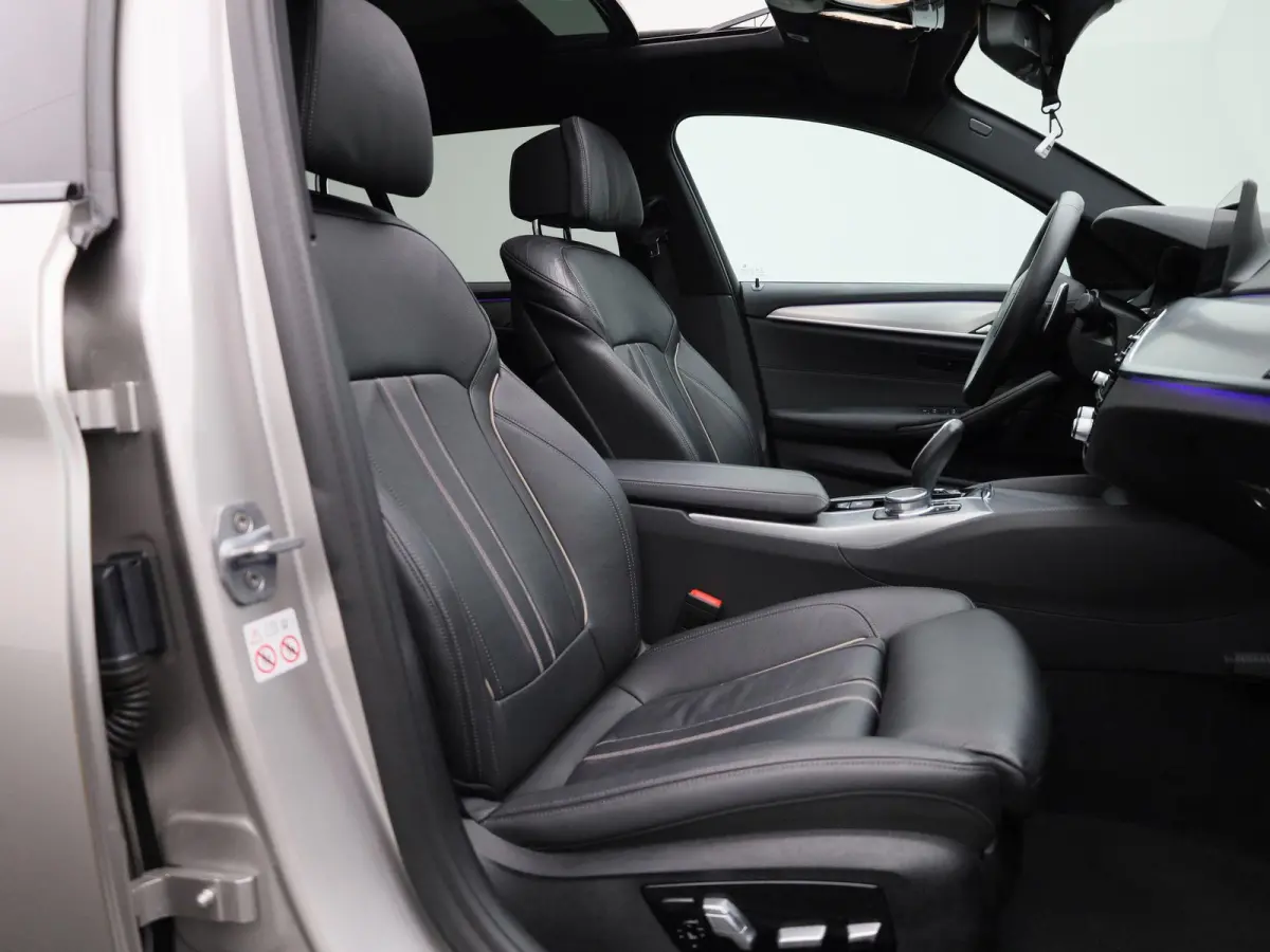 520i High Executive Edition | Automaat | M-Pakket | Apple Carplay / Android Auto | Panoramadak | Achteruitrijcamera | Parkeersensoren | Head-up Display |