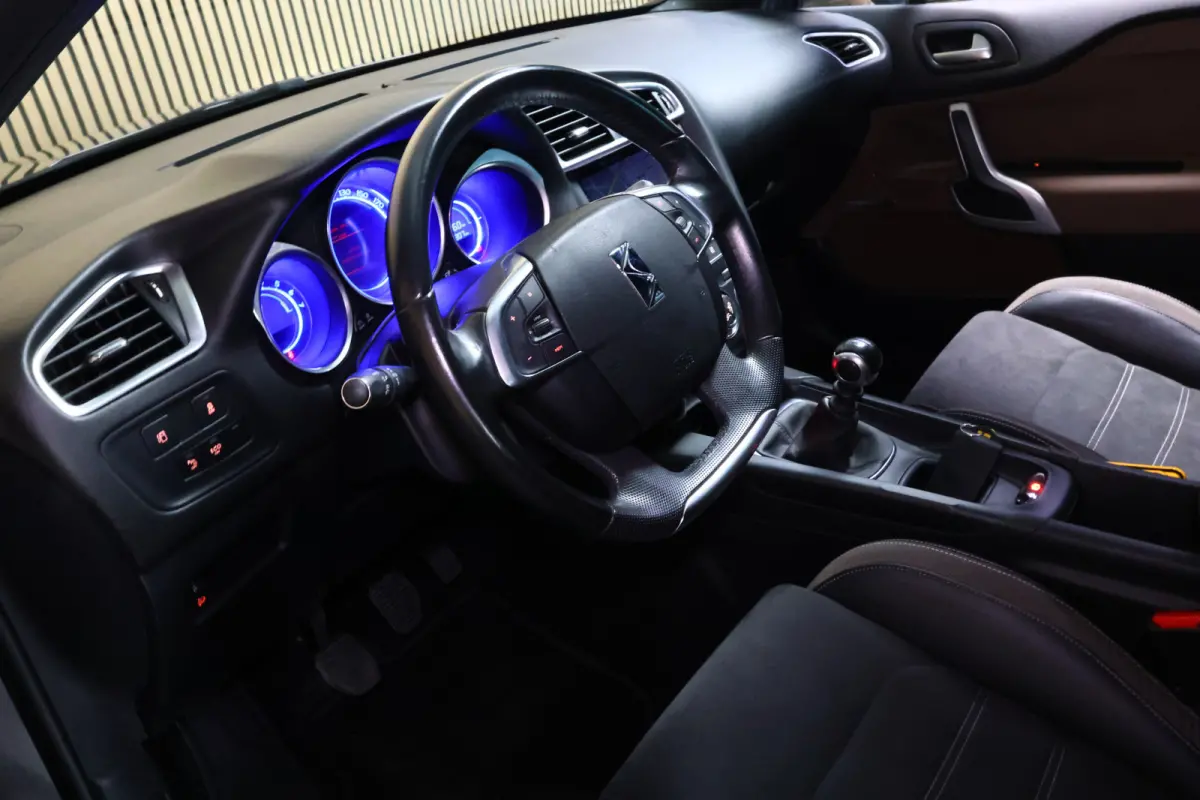 1.2 PureTech Business AVM NAVI SLECHTS 27000KM CRUISE CLIMA PDC '16
