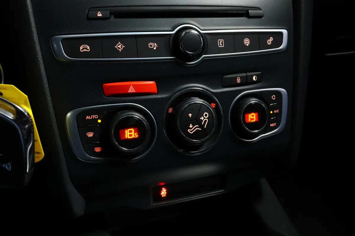 1.2 PureTech Business AVM NAVI SLECHTS 27000KM CRUISE CLIMA PDC '16