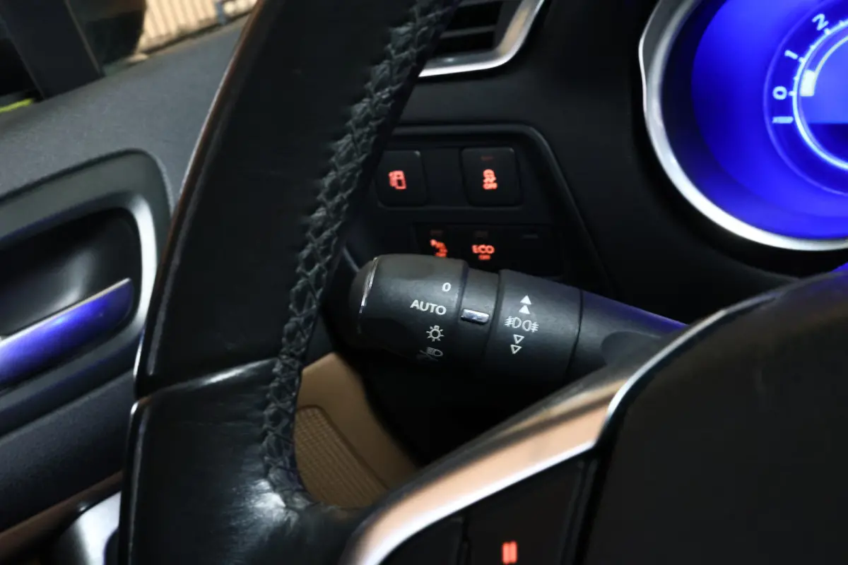 1.2 PureTech Business AVM NAVI SLECHTS 27000KM CRUISE CLIMA PDC '16