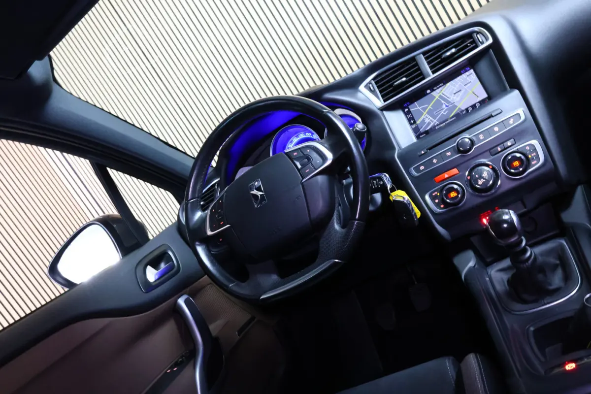 1.2 PureTech Business AVM NAVI SLECHTS 27000KM CRUISE CLIMA PDC '16