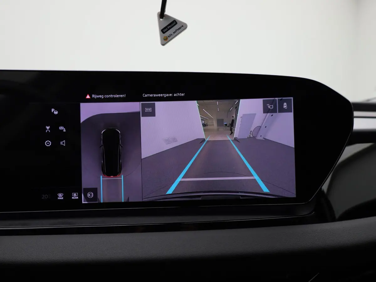 edition 83 kWh l SoH 100% | Adaptive cruise control l Climate control l Navigatie l Stuurverwarming l Stoelverwarming voor en achter l 360 graden camera l Carbon pakket l Trekhaak l Warmtepo