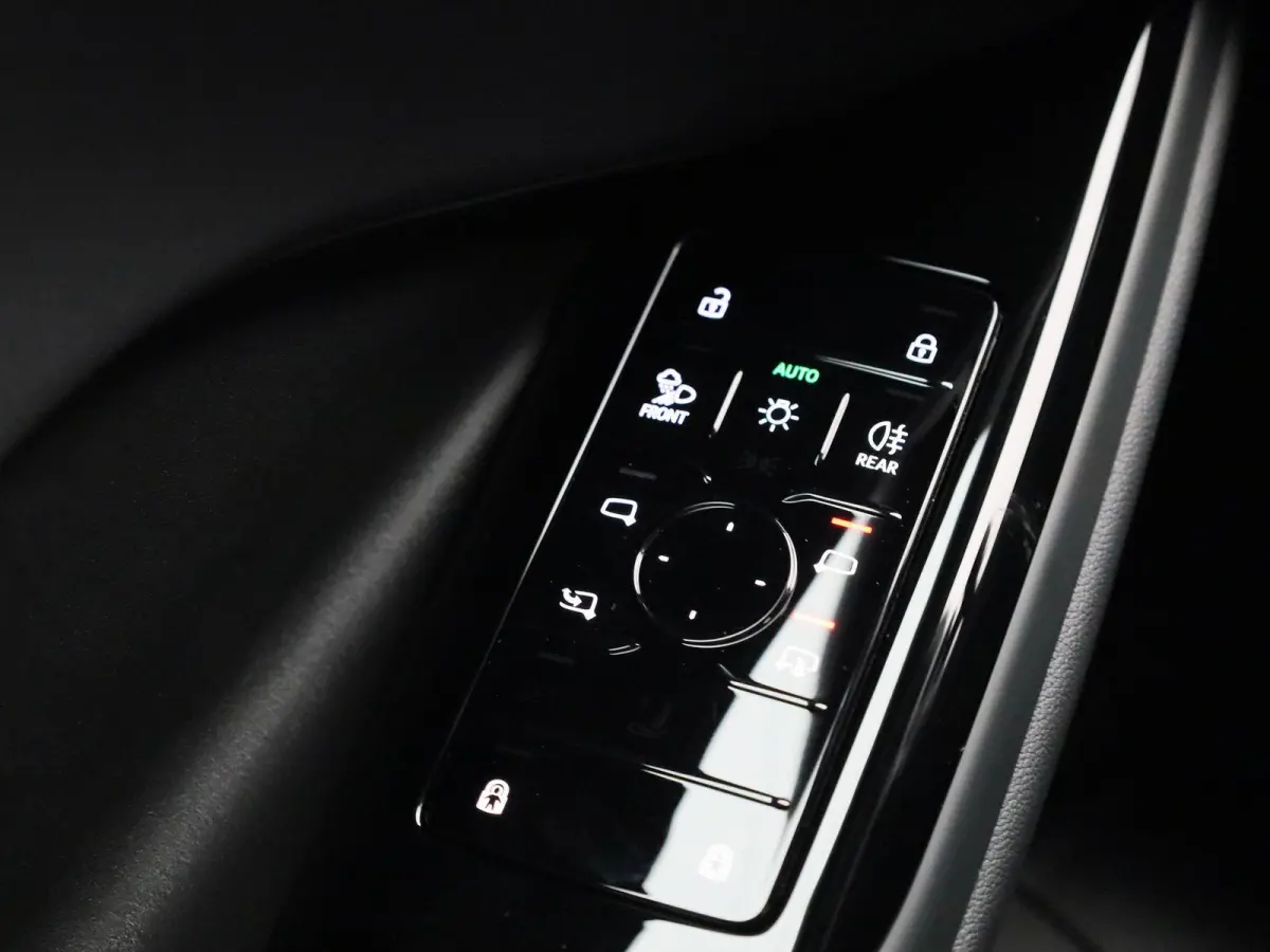 edition 83 kWh l SoH 100% | Adaptive cruise control l Climate control l Navigatie l Stuurverwarming l Stoelverwarming voor en achter l 360 graden camera l Carbon pakket l Trekhaak l Warmtepo