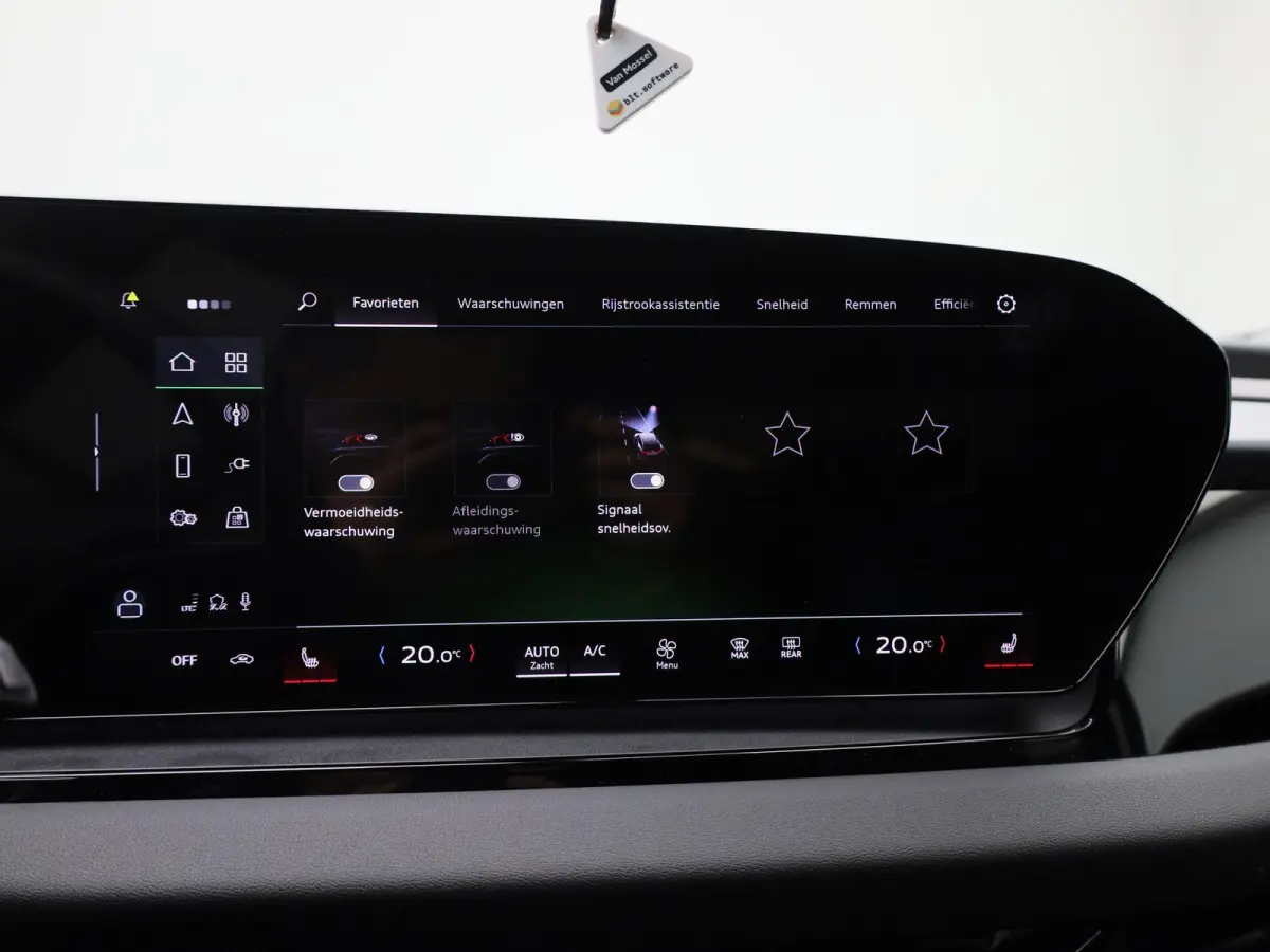 edition 83 kWh l SoH 100% | Adaptive cruise control l Climate control l Navigatie l Stuurverwarming l Stoelverwarming voor en achter l 360 graden camera l Carbon pakket l Trekhaak l Warmtepo