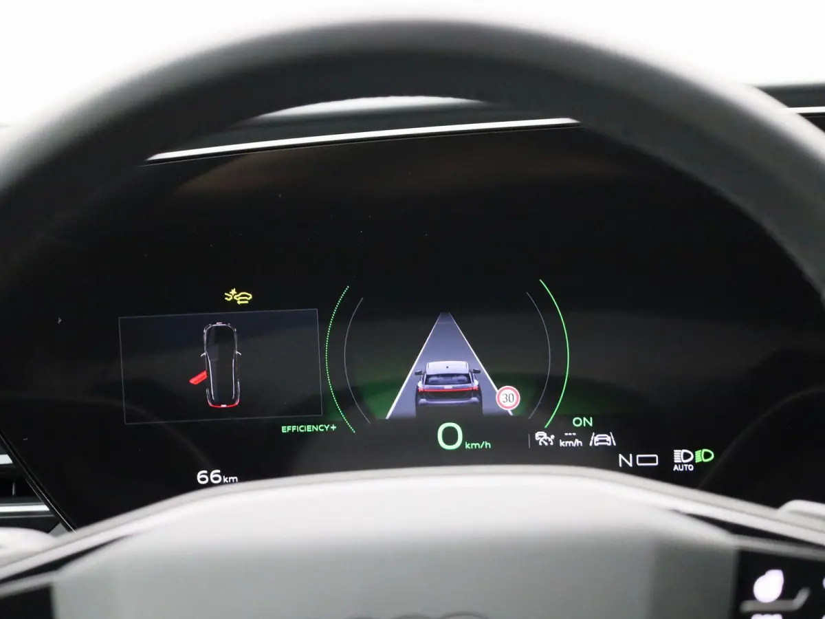 edition 83 kWh l SoH 100% | Adaptive cruise control l Climate control l Navigatie l Stuurverwarming l Stoelverwarming voor en achter l 360 graden camera l Carbon pakket l Trekhaak l Warmtepo