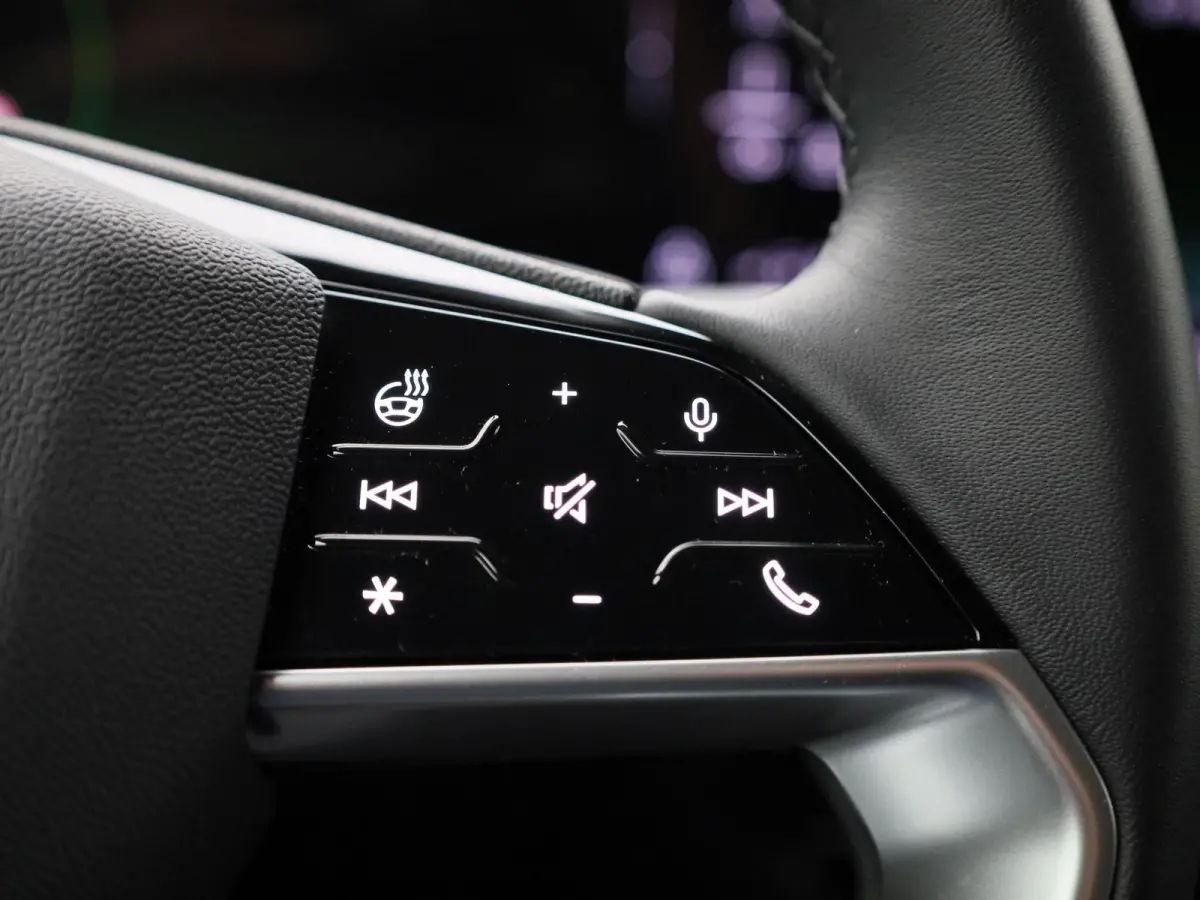 edition 83 kWh l SoH 100% | Adaptive cruise control l Climate control l Navigatie l Stuurverwarming l Stoelverwarming voor en achter l 360 graden camera l Carbon pakket l Trekhaak l Warmtepo