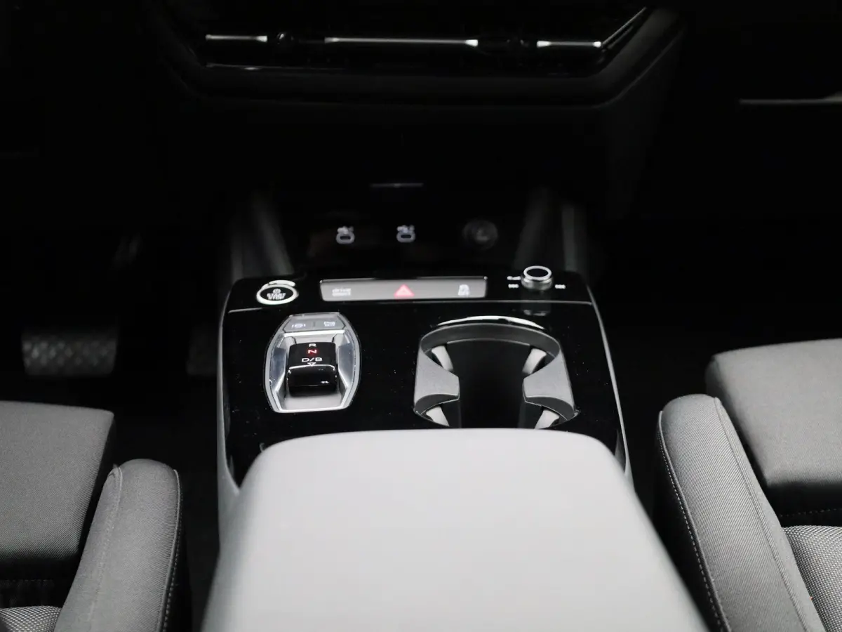 edition 83 kWh l SoH 100% | Adaptive cruise control l Climate control l Navigatie l Stuurverwarming l Stoelverwarming voor en achter l 360 graden camera l Carbon pakket l Trekhaak l Warmtepo