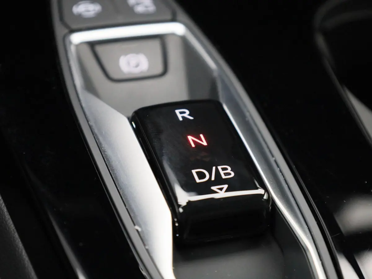 edition 83 kWh l SoH 100% | Adaptive cruise control l Climate control l Navigatie l Stuurverwarming l Stoelverwarming voor en achter l 360 graden camera l Carbon pakket l Trekhaak l Warmtepo