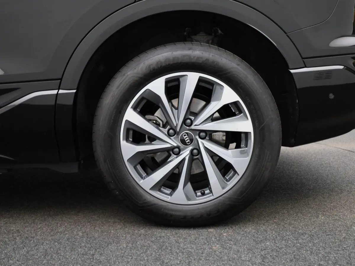 edition 83 kWh l SoH 100% | Adaptive cruise control l Climate control l Navigatie l Stuurverwarming l Stoelverwarming voor en achter l 360 graden camera l Carbon pakket l Trekhaak l Warmtepo