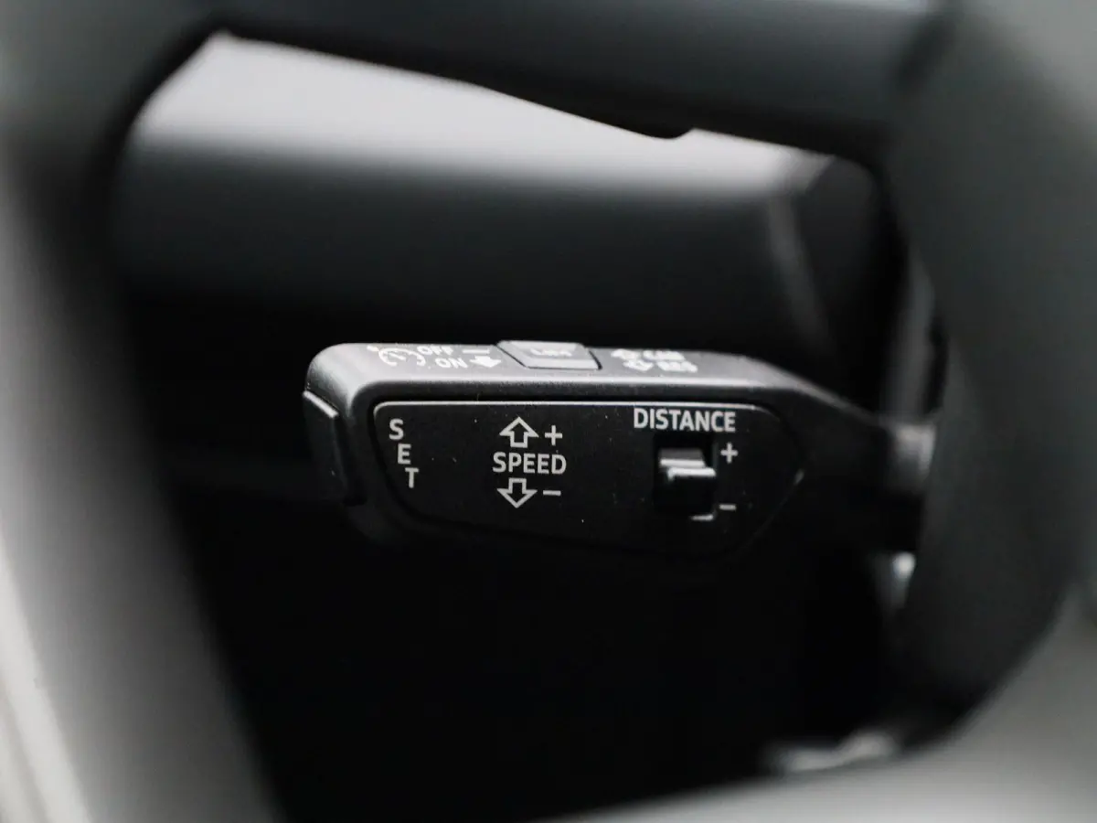 edition 83 kWh l SoH 100% | Adaptive cruise control l Climate control l Navigatie l Stuurverwarming l Stoelverwarming voor en achter l 360 graden camera l Carbon pakket l Trekhaak l Warmtepo