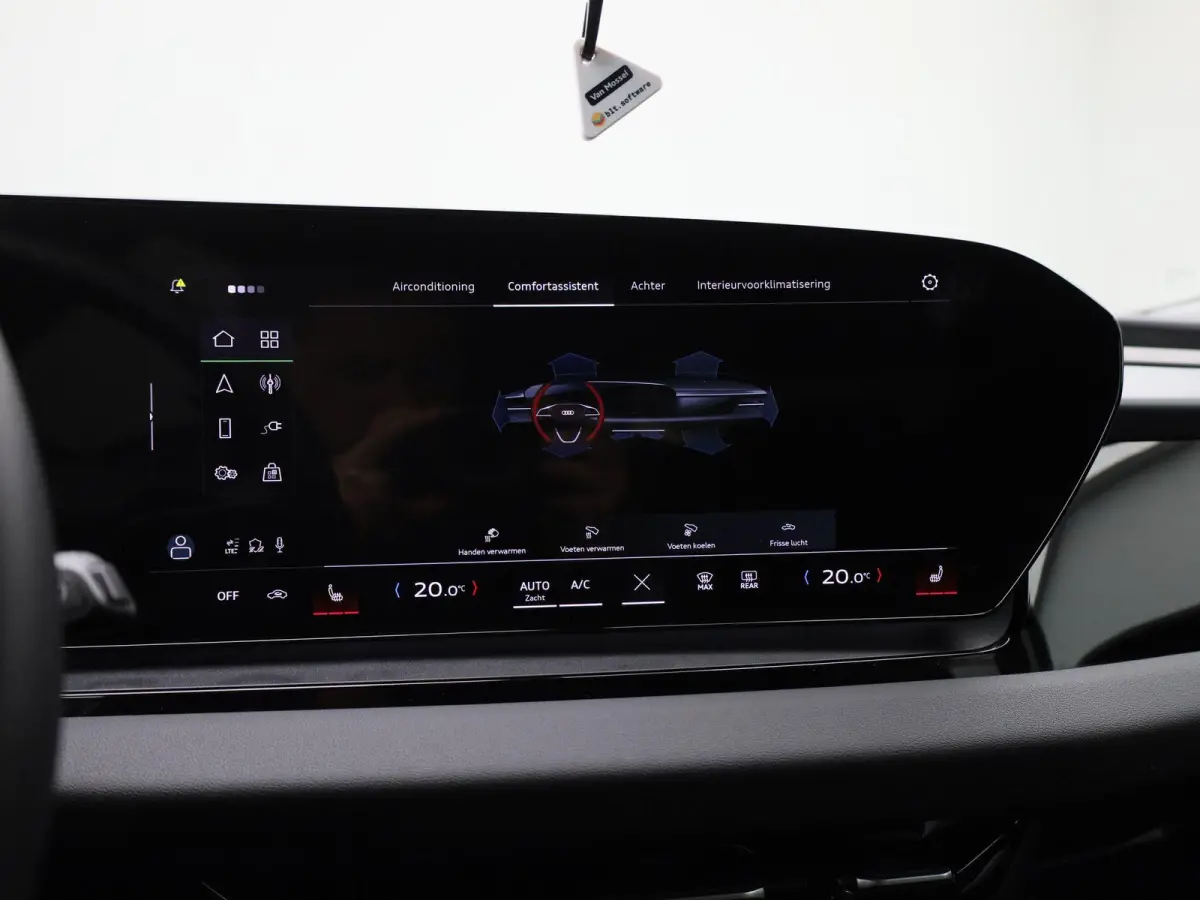 edition 83 kWh l SoH 100% | Adaptive cruise control l Climate control l Navigatie l Stuurverwarming l Stoelverwarming voor en achter l 360 graden camera l Carbon pakket l Trekhaak l Warmtepo