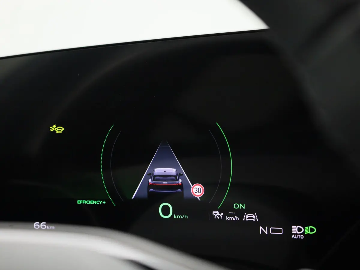 edition 83 kWh l SoH 100% | Adaptive cruise control l Climate control l Navigatie l Stuurverwarming l Stoelverwarming voor en achter l 360 graden camera l Carbon pakket l Trekhaak l Warmtepo