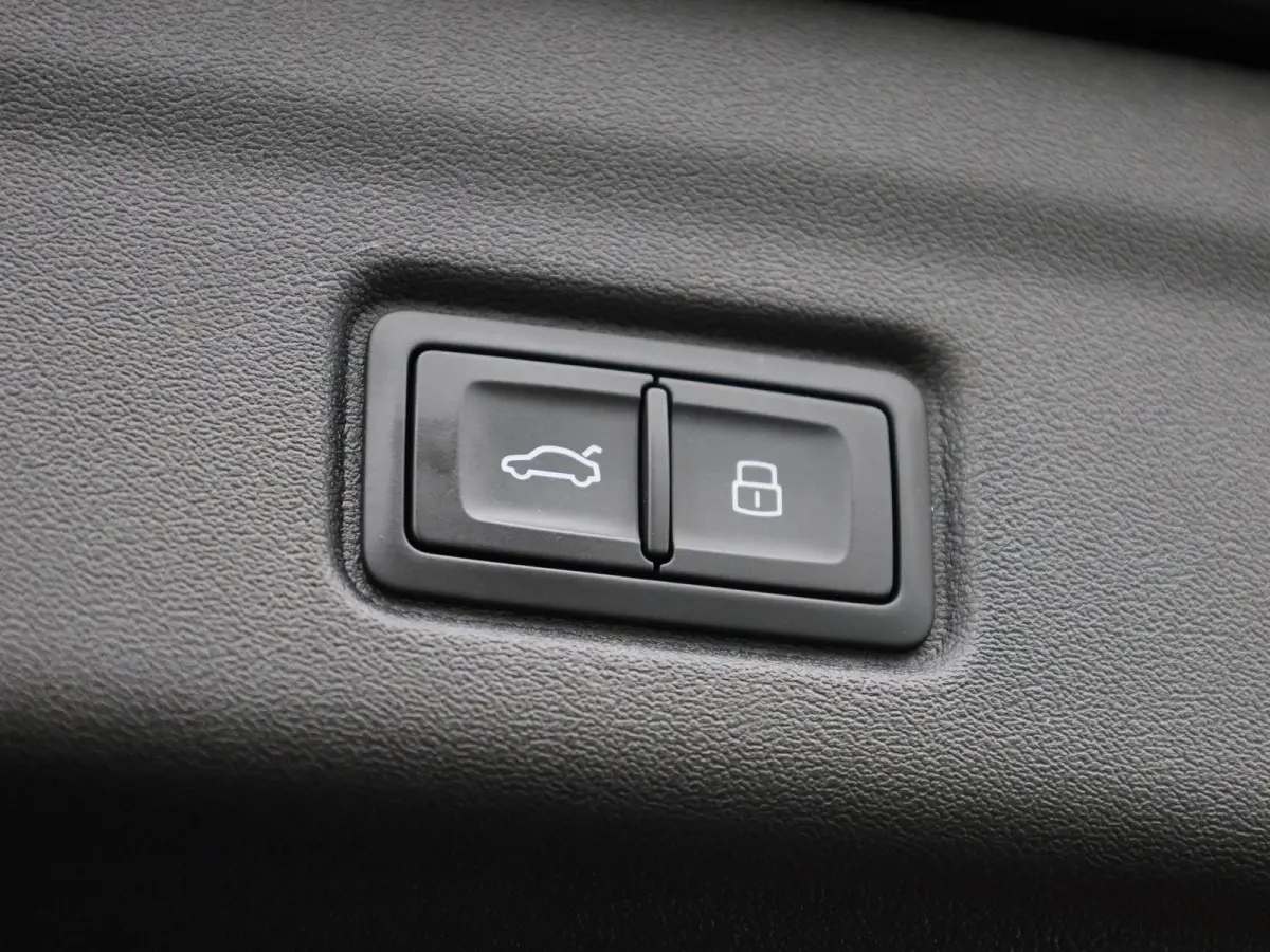 edition 83 kWh l SoH 100% | Adaptive cruise control l Climate control l Navigatie l Stuurverwarming l Stoelverwarming voor en achter l 360 graden camera l Carbon pakket l Trekhaak l Warmtepo