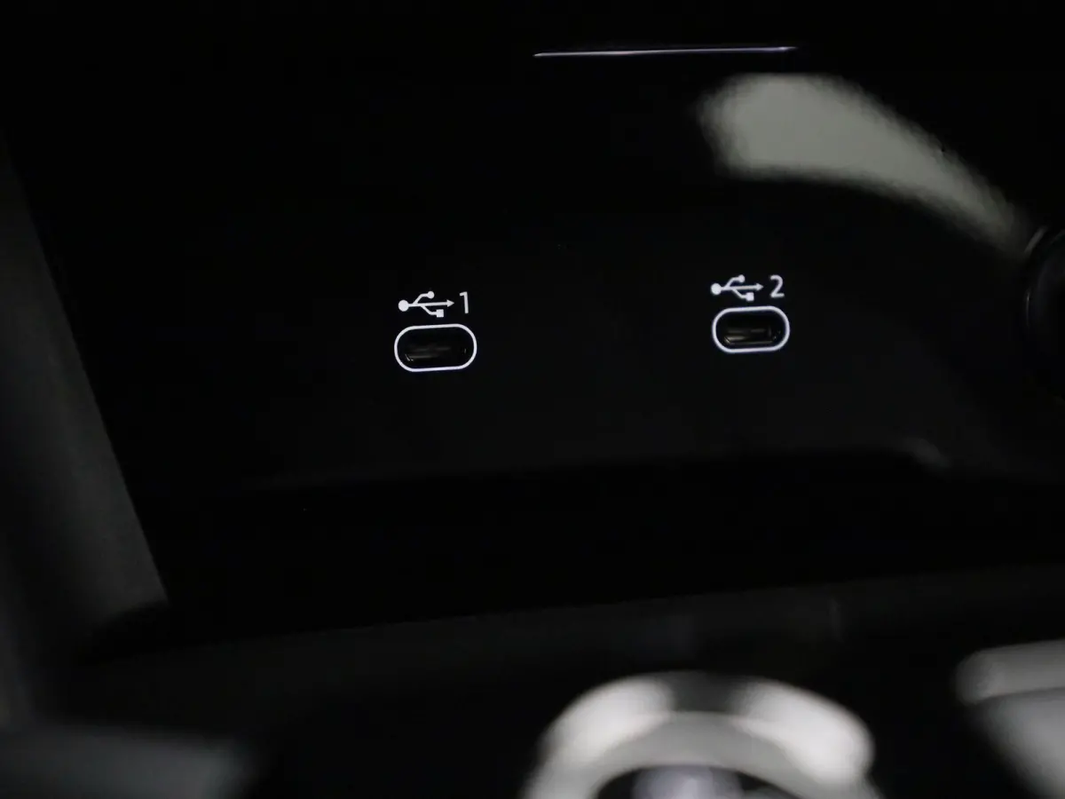 edition 83 kWh l SoH 100% | Adaptive cruise control l Climate control l Navigatie l Stuurverwarming l Stoelverwarming voor en achter l 360 graden camera l Carbon pakket l Trekhaak l Warmtepo
