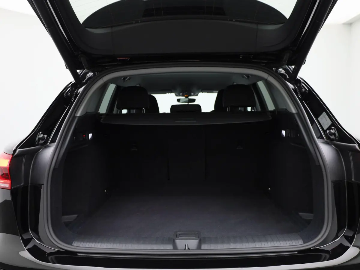 edition 83 kWh l SoH 100% | Adaptive cruise control l Climate control l Navigatie l Stuurverwarming l Stoelverwarming voor en achter l 360 graden camera l Carbon pakket l Trekhaak l Warmtepo