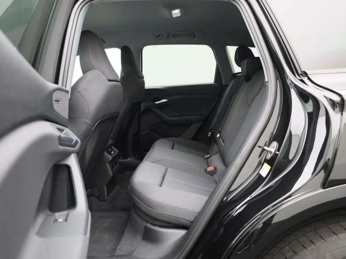 edition 83 kWh l SoH 100% | Adaptive cruise control l Climate control l Navigatie l Stuurverwarming l Stoelverwarming voor en achter l 360 graden camera l Carbon pakket l Trekhaak l Warmtepo