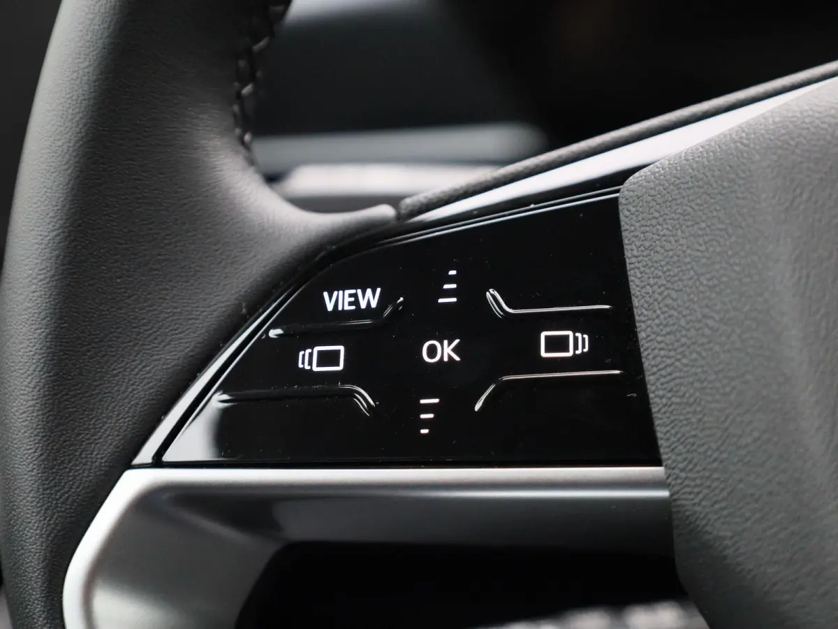 edition 83 kWh l SoH 100% | Adaptive cruise control l Climate control l Navigatie l Stuurverwarming l Stoelverwarming voor en achter l 360 graden camera l Carbon pakket l Trekhaak l Warmtepo