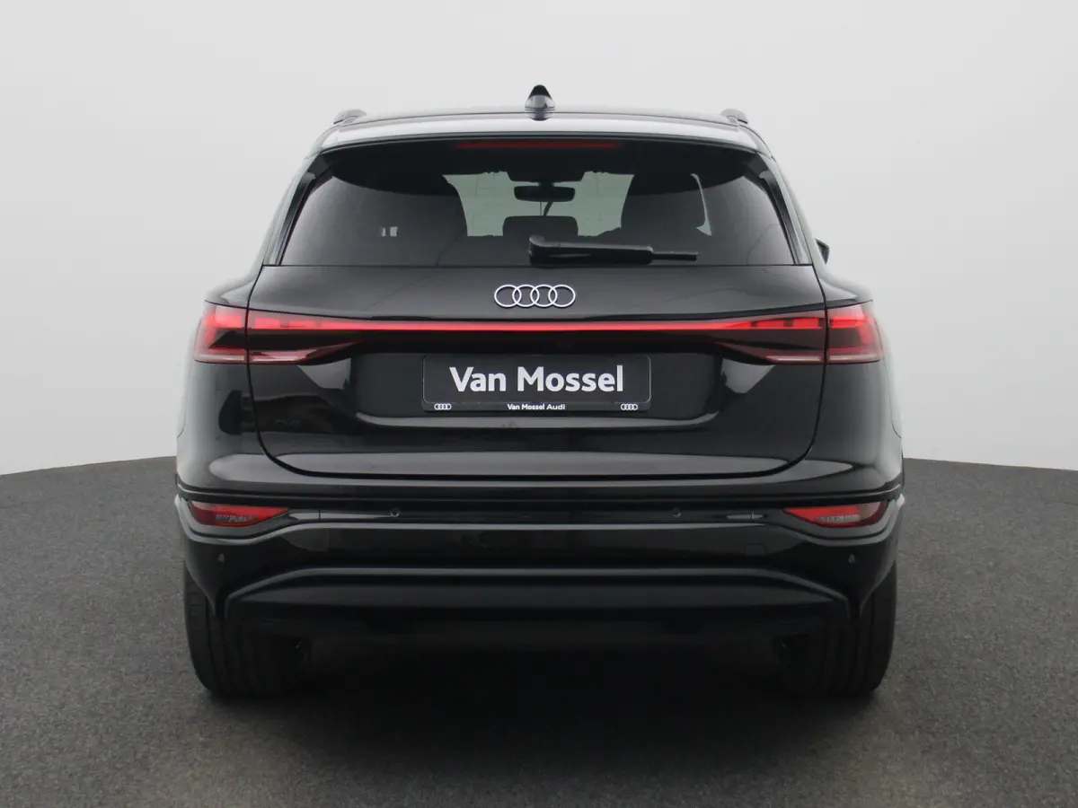 edition 83 kWh l SoH 100% | Adaptive cruise control l Climate control l Navigatie l Stuurverwarming l Stoelverwarming voor en achter l 360 graden camera l Carbon pakket l Trekhaak l Warmtepo