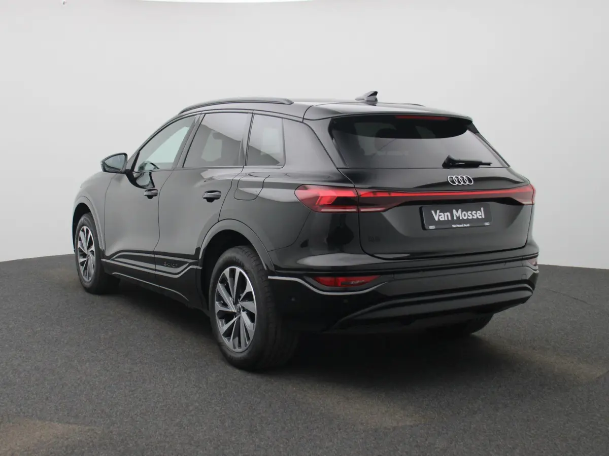 edition 83 kWh l SoH 100% | Adaptive cruise control l Climate control l Navigatie l Stuurverwarming l Stoelverwarming voor en achter l 360 graden camera l Carbon pakket l Trekhaak l Warmtepo