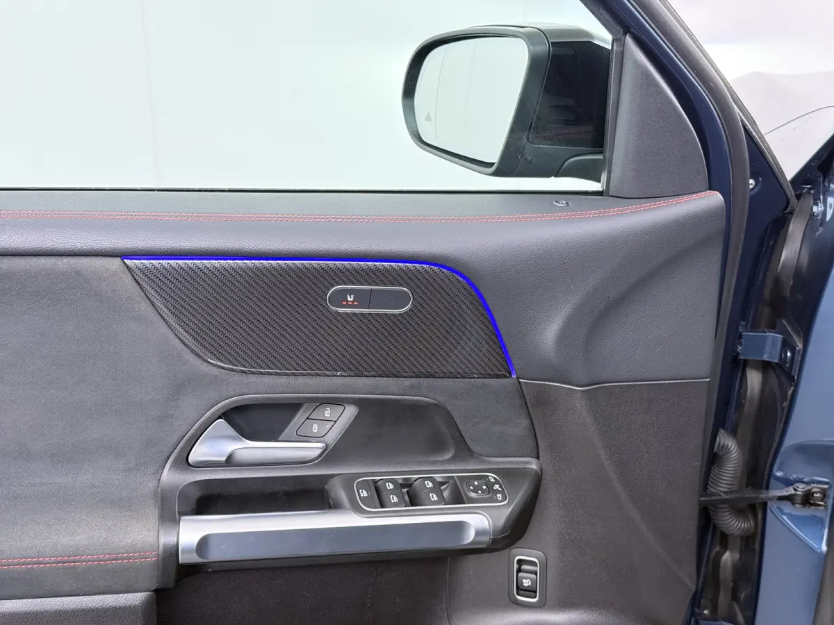 200 AMG // 7-zits // Nightpakket // Camera // Sfeerverlichting // Elek. Achterklep