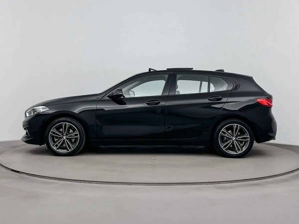 118i Executive Edition AUTOMAAT | PANORAMADAK | CLIMATE CONTROL | NAVIGATIE
