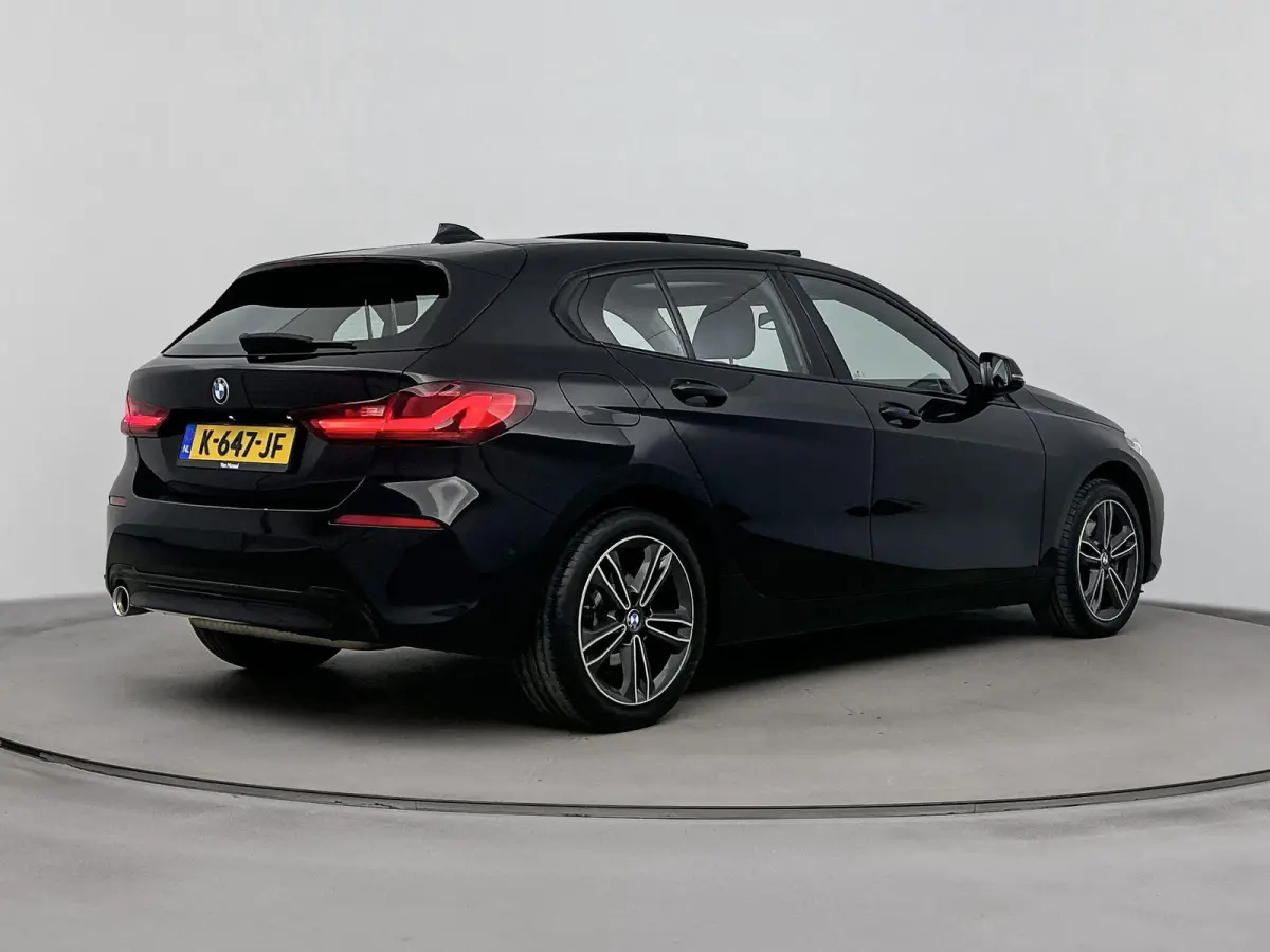 118i Executive Edition AUTOMAAT | PANORAMADAK | CLIMATE CONTROL | NAVIGATIE