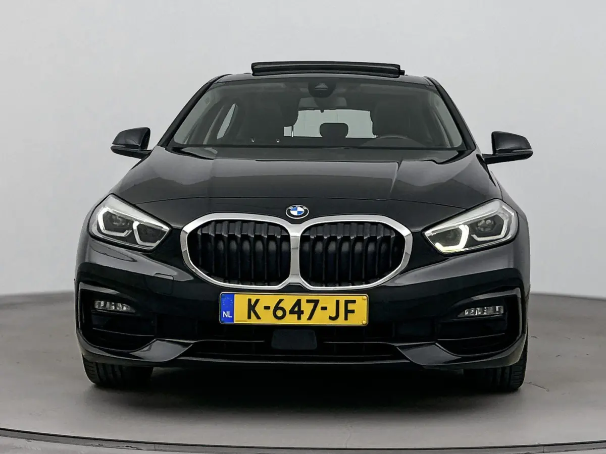 118i Executive Edition AUTOMAAT | PANORAMADAK | CLIMATE CONTROL | NAVIGATIE