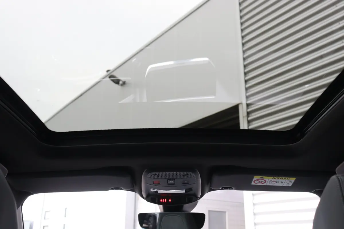 1.2 PURETECH 130PK GT PACK AUTOMAAT / NAVI / LEDER / CLIMA / PDC / 17" LMV / CAMERA / PANO. DAK / KEYLESS / FULL-LED / 1E EIGENAAR / NIEUWSTAAT !!