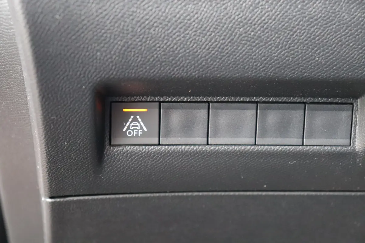 1.2 PURETECH 130PK GT PACK AUTOMAAT / NAVI / LEDER / CLIMA / PDC / 17" LMV / CAMERA / PANO. DAK / KEYLESS / FULL-LED / 1E EIGENAAR / NIEUWSTAAT !!