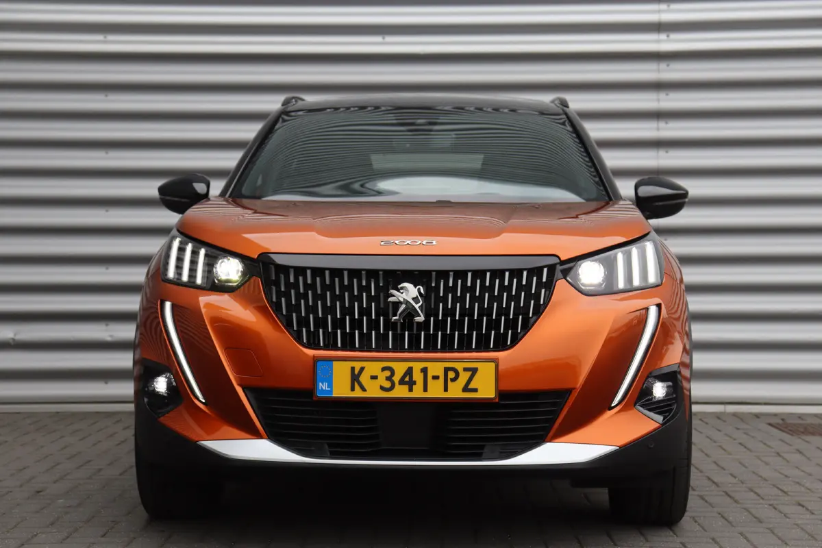 1.2 PURETECH 130PK GT PACK AUTOMAAT / NAVI / LEDER / CLIMA / PDC / 17" LMV / CAMERA / PANO. DAK / KEYLESS / FULL-LED / 1E EIGENAAR / NIEUWSTAAT !!