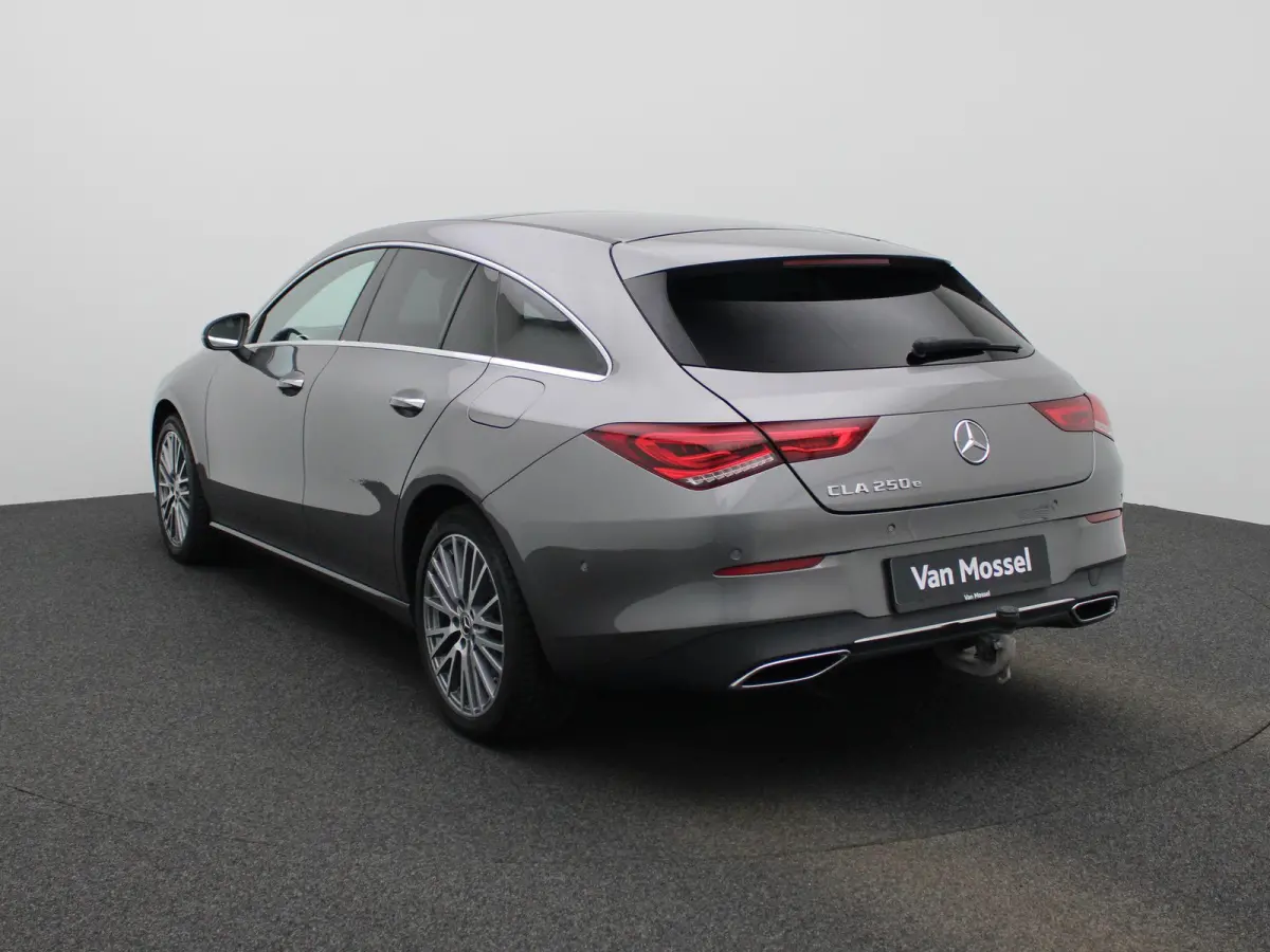 250 e Premium Plus | Automaat | Stoel verwarming | Schuif/ kantel dak | Leder | LMV | Camera | Parkeer sensoren | Navigatie | Sfeer verlichting | Trekhaak | Virtual cockpi