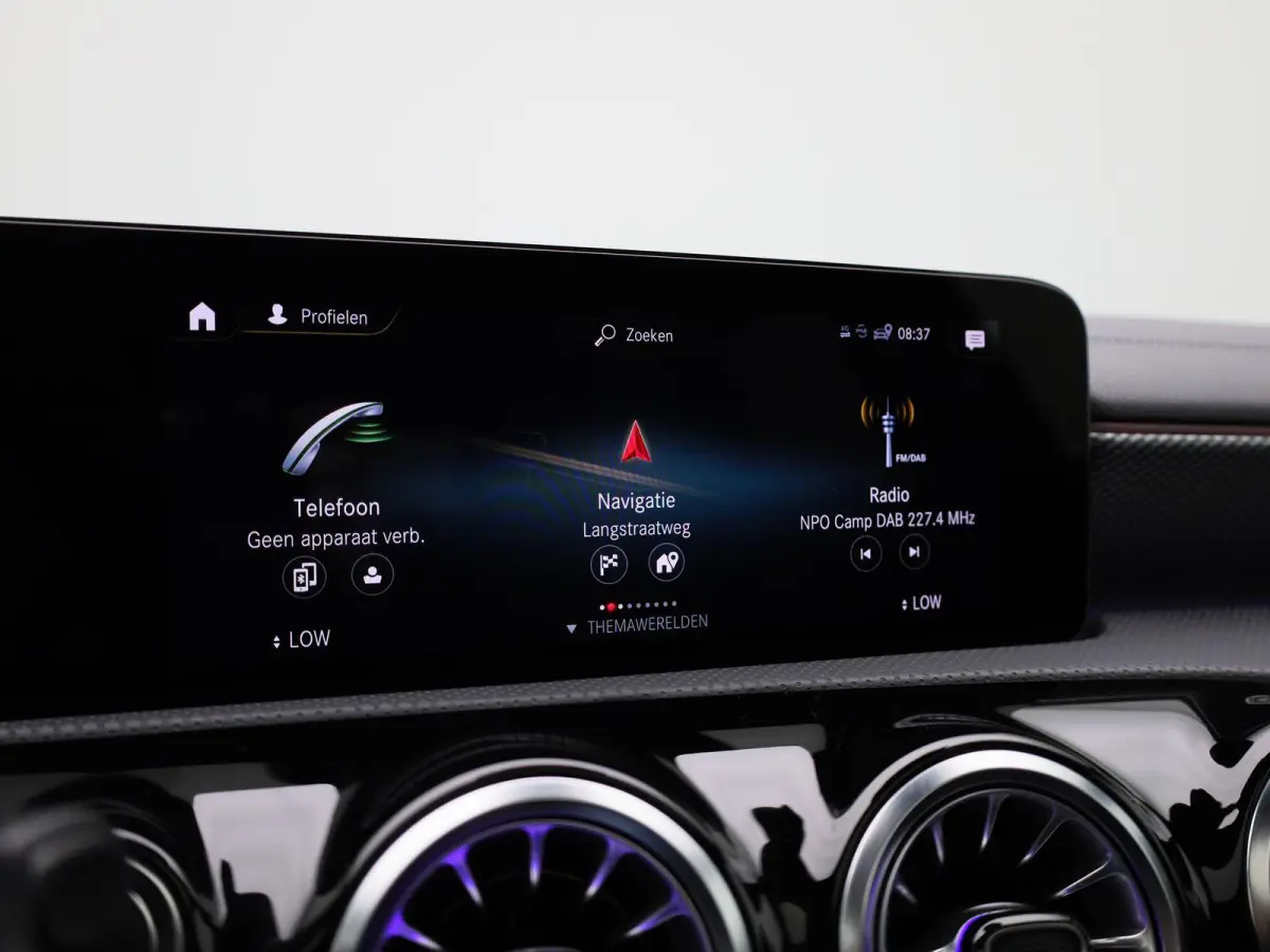250 e Premium Plus | Automaat | Stoel verwarming | Schuif/ kantel dak | Leder | LMV | Camera | Parkeer sensoren | Navigatie | Sfeer verlichting | Trekhaak | Virtual cockpi