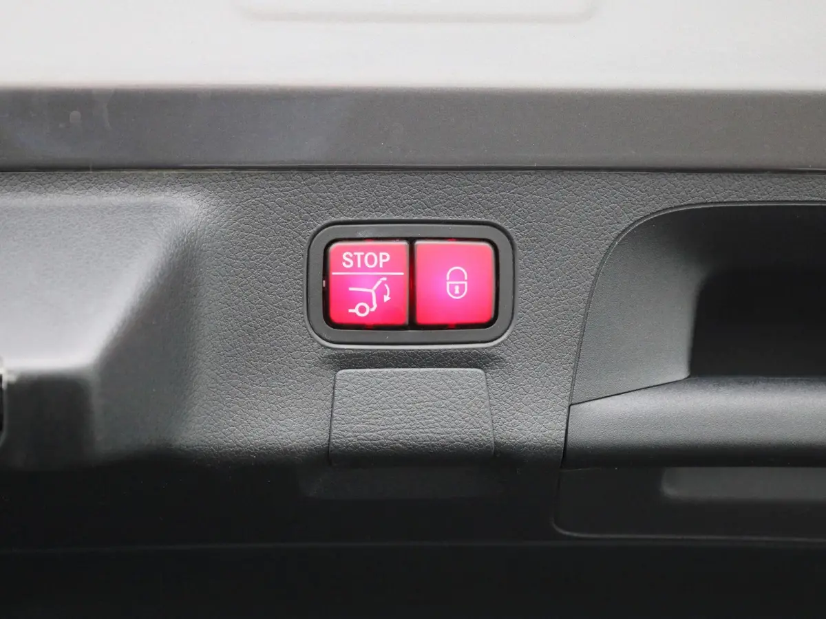 250 e Premium Plus | Automaat | Stoel verwarming | Schuif/ kantel dak | Leder | LMV | Camera | Parkeer sensoren | Navigatie | Sfeer verlichting | Trekhaak | Virtual cockpi