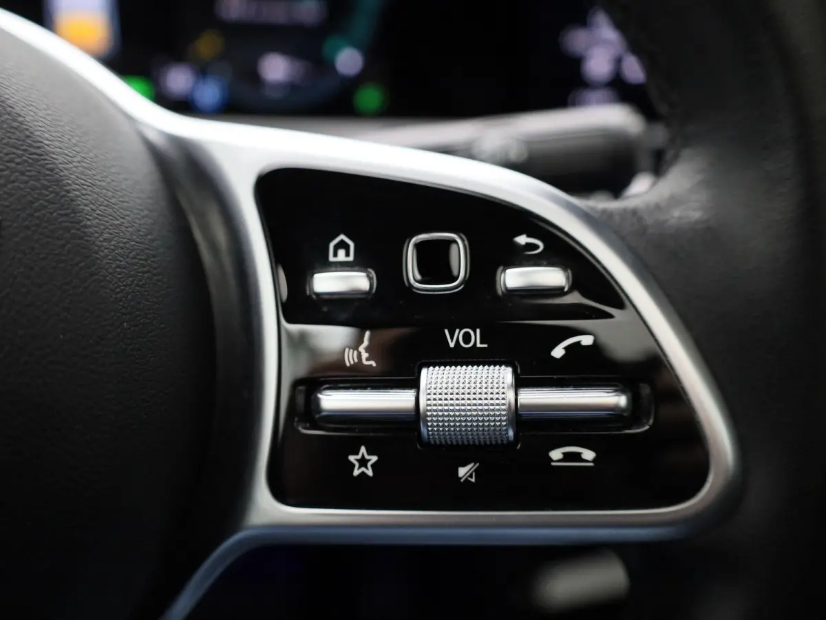 250 e Premium Plus | Automaat | Stoel verwarming | Schuif/ kantel dak | Leder | LMV | Camera | Parkeer sensoren | Navigatie | Sfeer verlichting | Trekhaak | Virtual cockpi