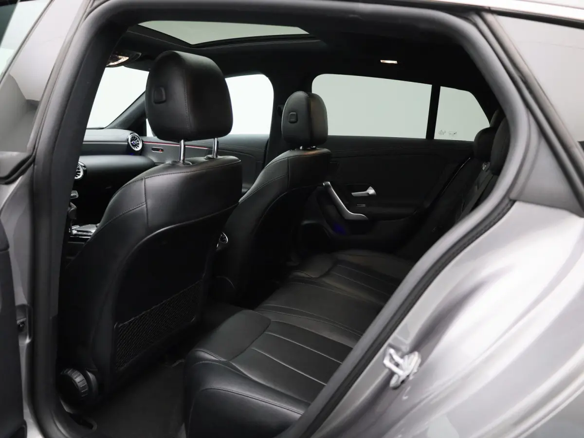 250 e Premium Plus | Automaat | Stoel verwarming | Schuif/ kantel dak | Leder | LMV | Camera | Parkeer sensoren | Navigatie | Sfeer verlichting | Trekhaak | Virtual cockpi