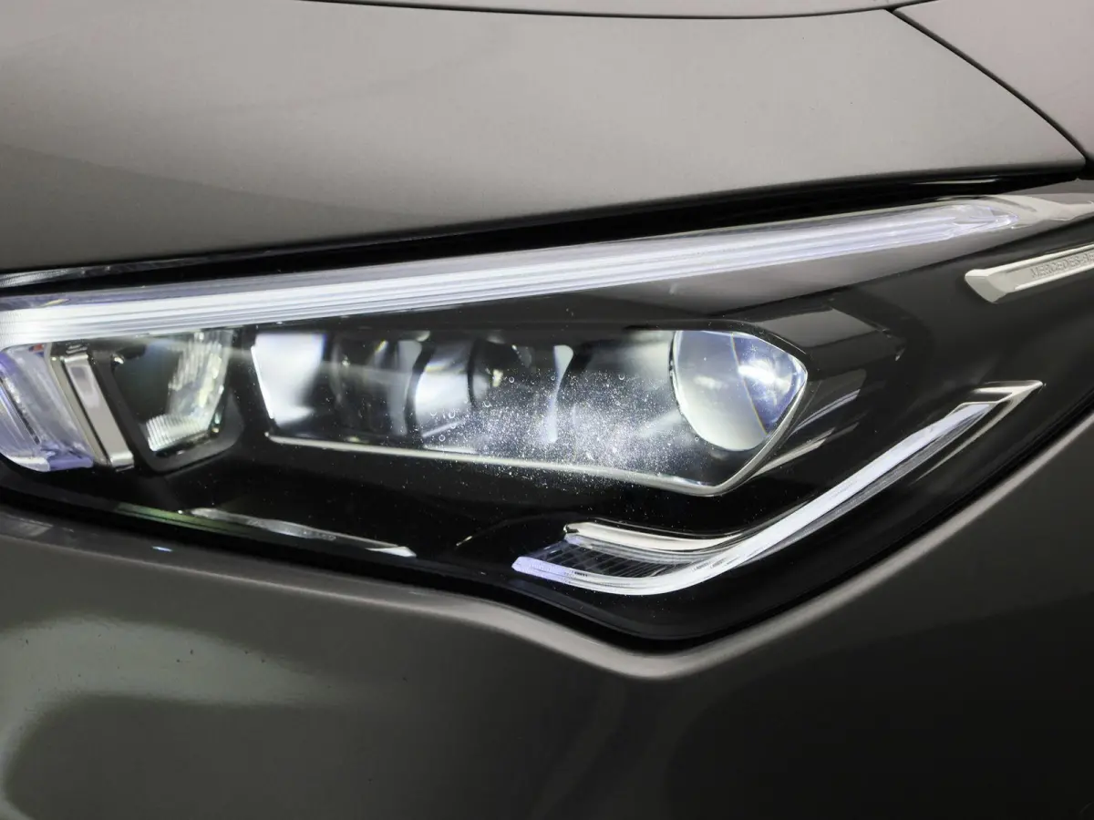 250 e Premium Plus | Automaat | Stoel verwarming | Schuif/ kantel dak | Leder | LMV | Camera | Parkeer sensoren | Navigatie | Sfeer verlichting | Trekhaak | Virtual cockpi