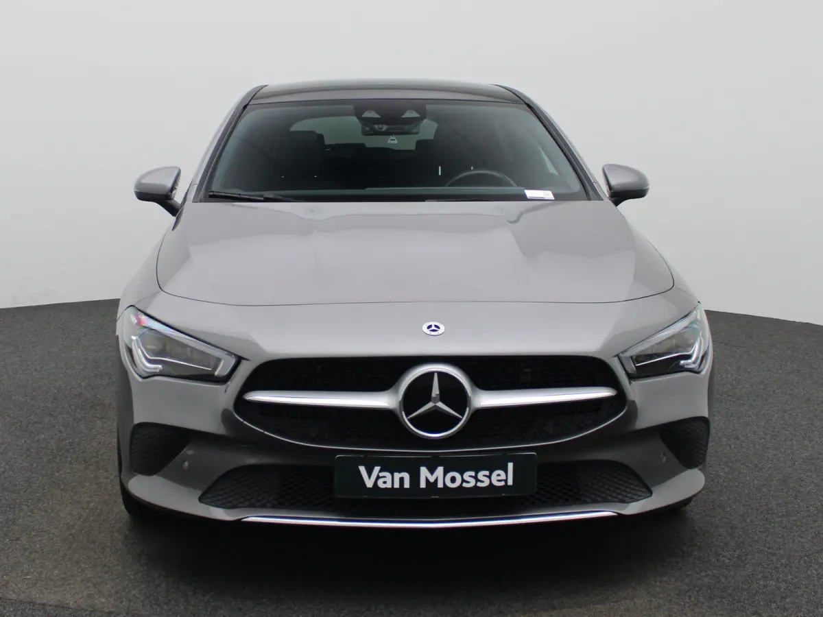250 e Premium Plus | Automaat | Stoel verwarming | Schuif/ kantel dak | Leder | LMV | Camera | Parkeer sensoren | Navigatie | Sfeer verlichting | Trekhaak | Virtual cockpi